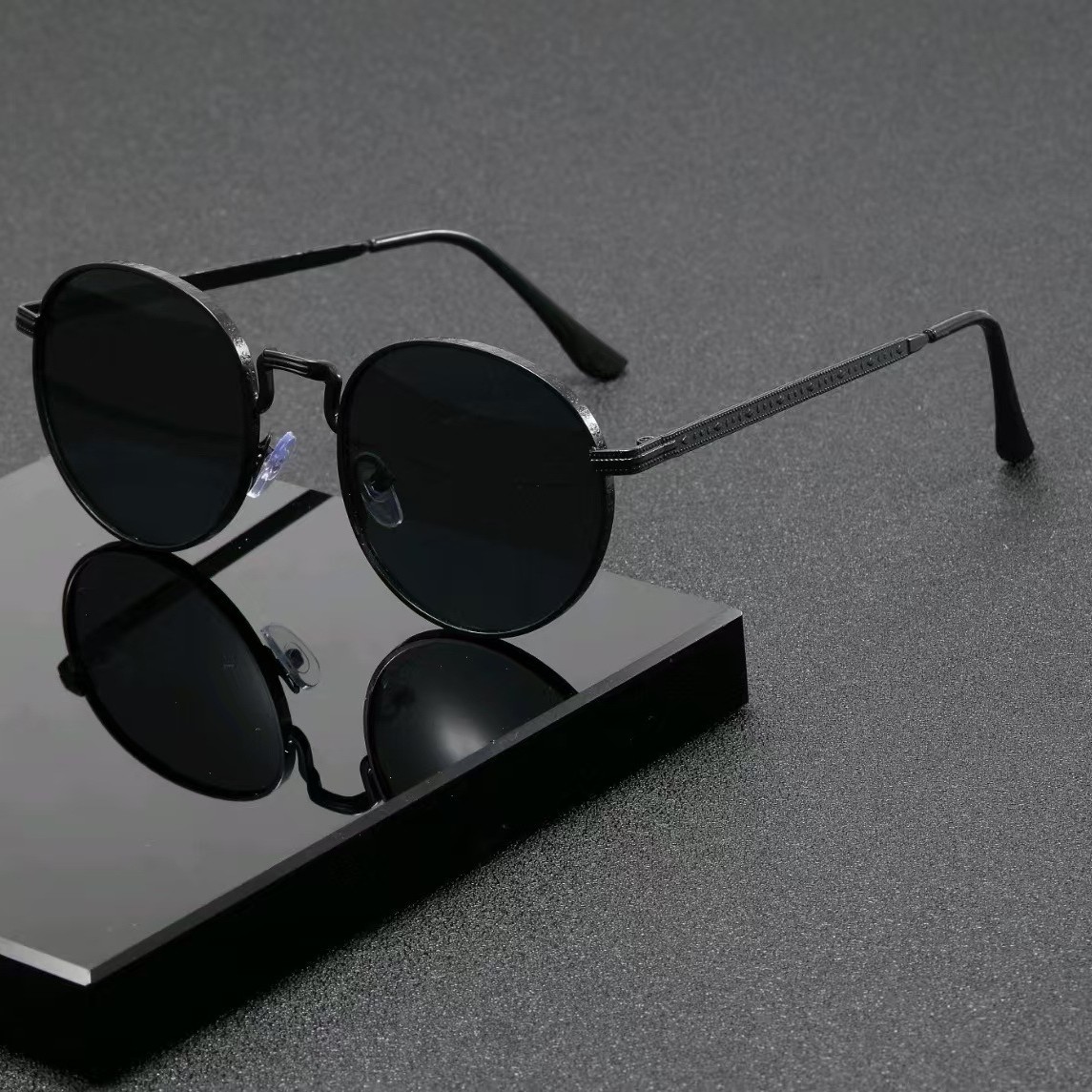 Designer Sunglasses - Occhiali da Sole Rotondi Classici alla