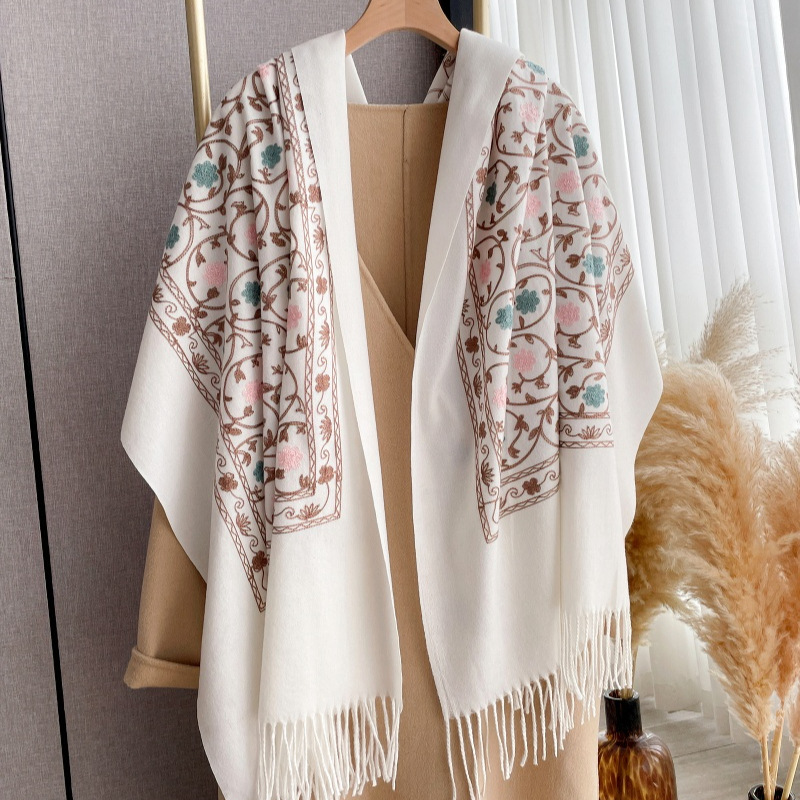 2025 Nuovo Ricamo Sciarpa di C - Cashmere Scarf recensione e prezzo