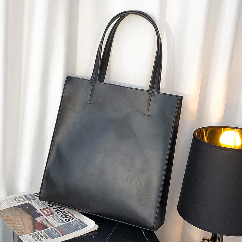 Borsa a mano minimalista in pe - Leather Briefcase recensione e prezzo